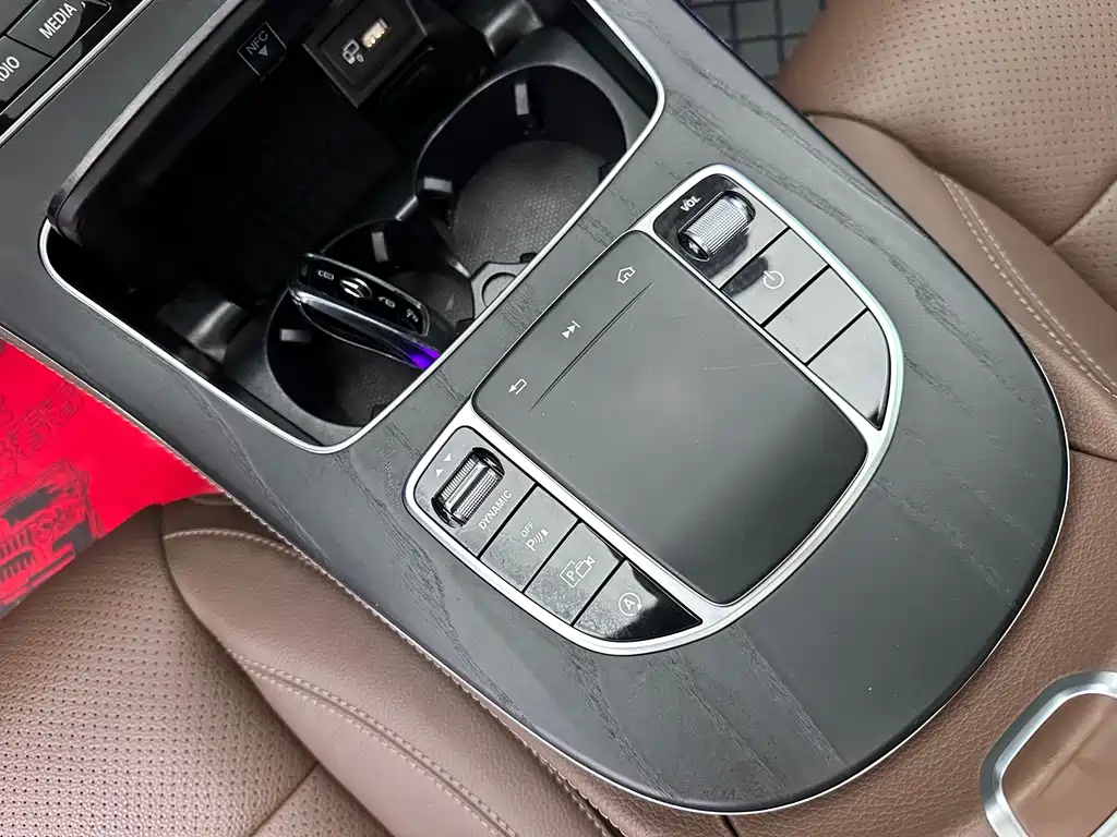 Mercedes-Benz E-Class 2020 — фото 13