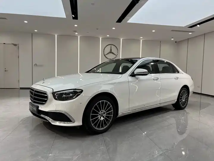 Mercedes-Benz E-Class 2023 — фото 1