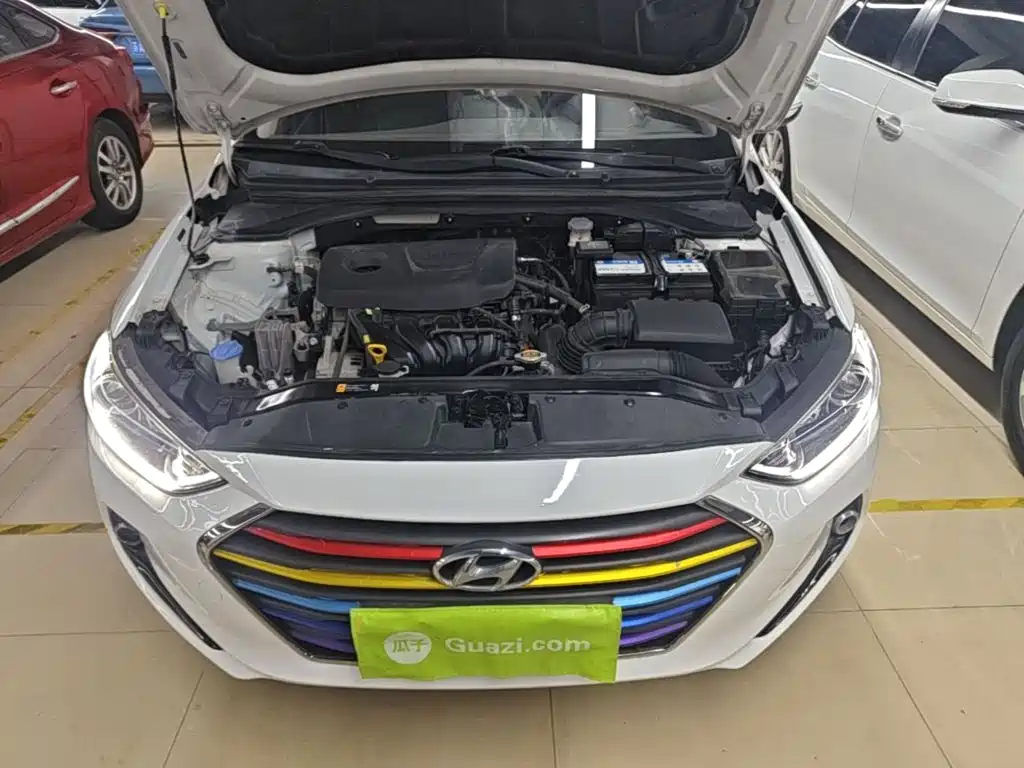 Hyundai Elantra 2018 — фото 20