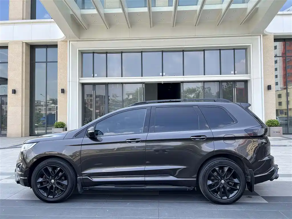 Ford Edge 2017 — фото 10