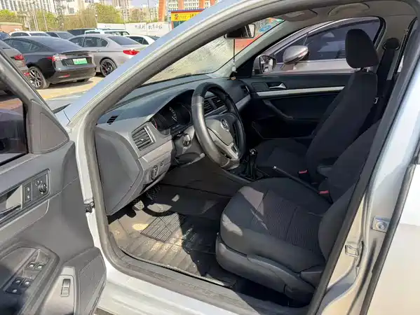 Volkswagen Lavida 2015
