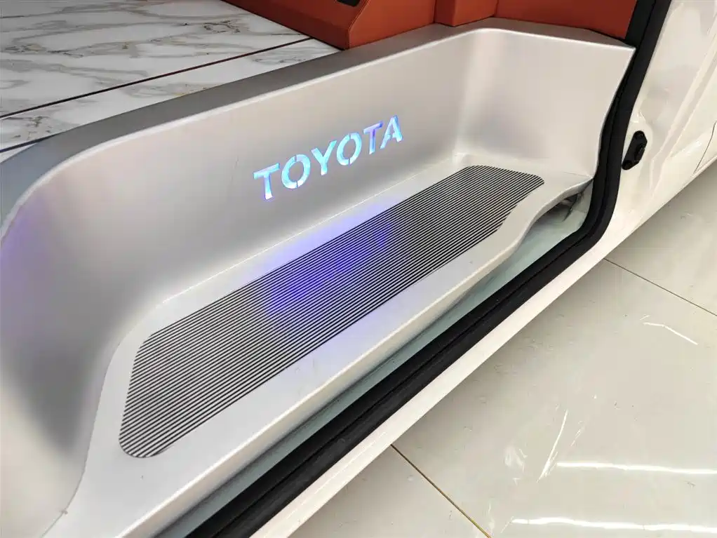 Toyota Hiace 2025 — фото 23