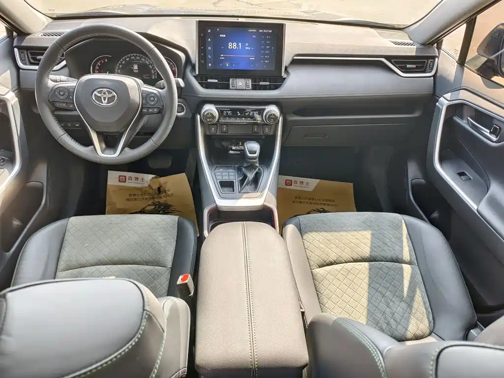 Toyota RAV4 2023 — фото 16