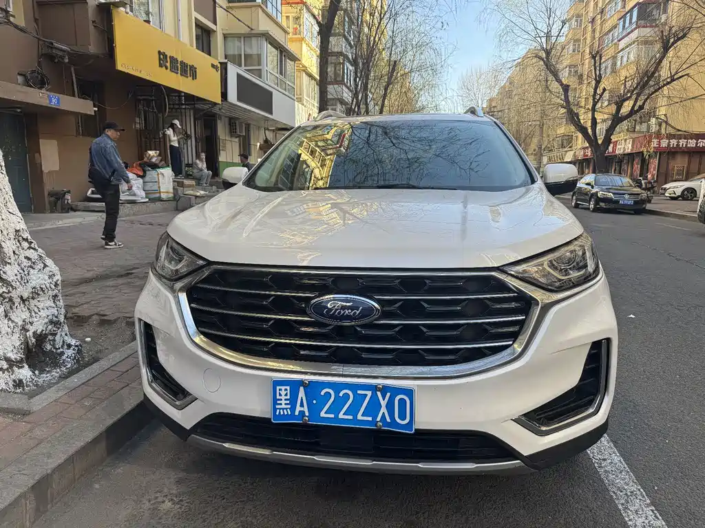 Ford Edge 2022 — фото 1