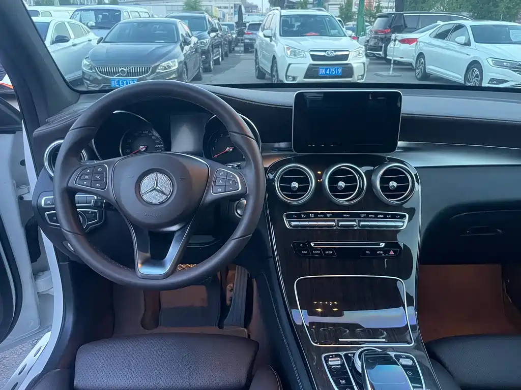 Mercedes-Benz GLC 2017 — фото 10