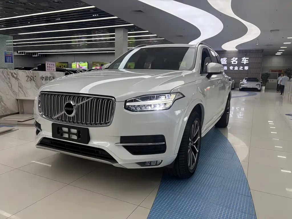 Volvo XC90 2017 — фото 1