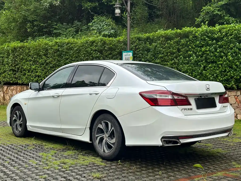 Honda Accord 2017 — фото 7