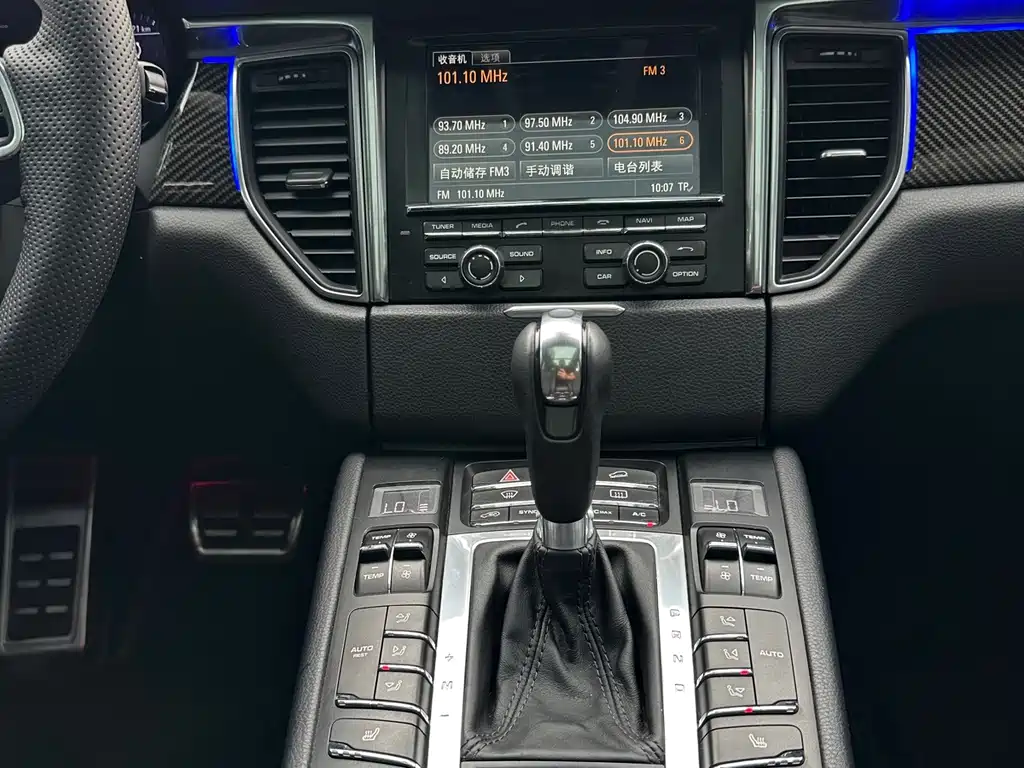 Porsche Macan 2015 — фото 16