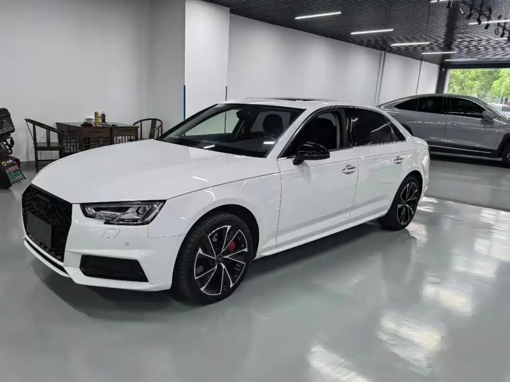 Audi A4L 2018 — фото 1