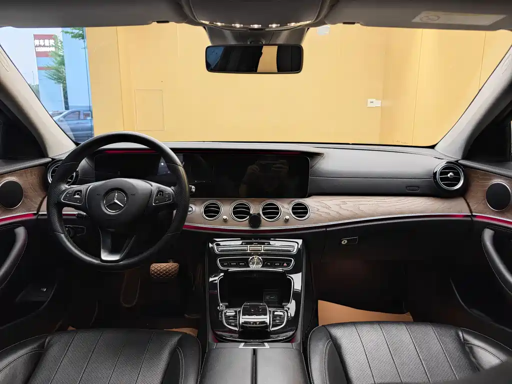 Mercedes-Benz E-Class 2017 — фото 20