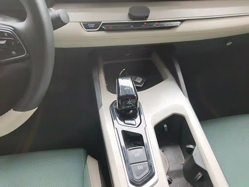 Geely L HiP 2023 — фото 14