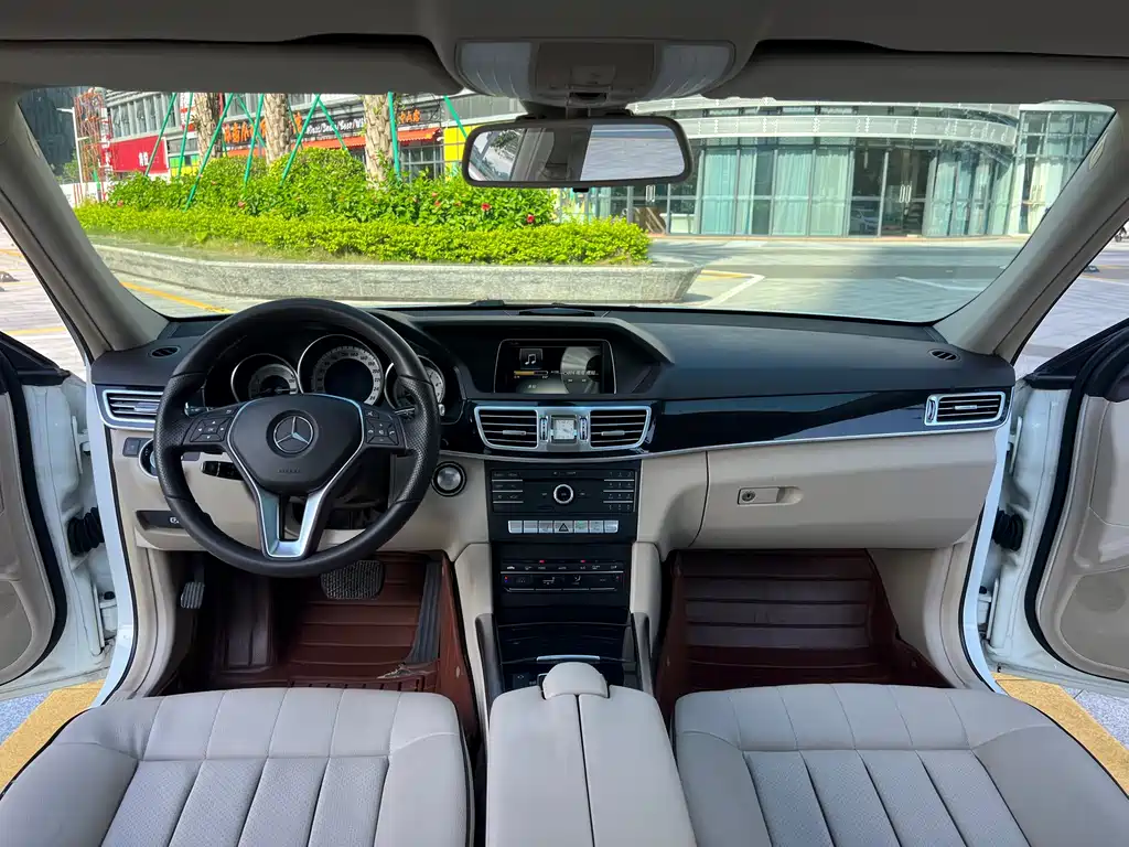 Mercedes-Benz E-Class 2015 — фото 16