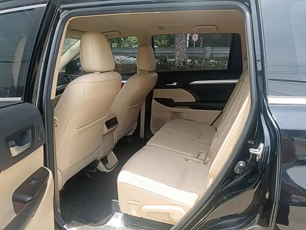 Toyota Highlander 2017 — фото 17
