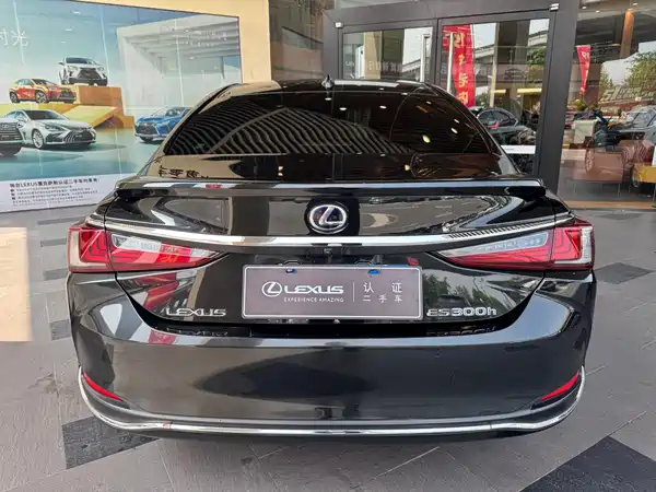 Lexus ES 2020