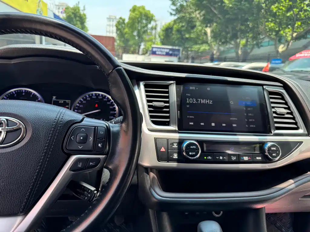 Toyota Highlander 2020 — фото 11