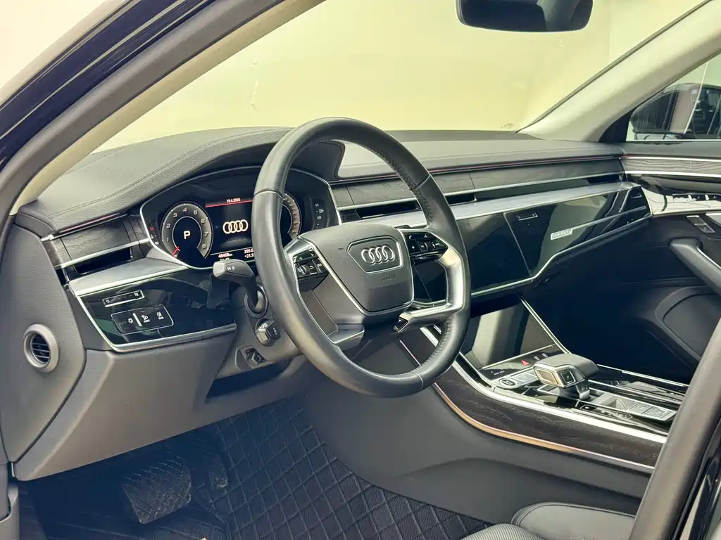Audi A8 2021 — фото 10