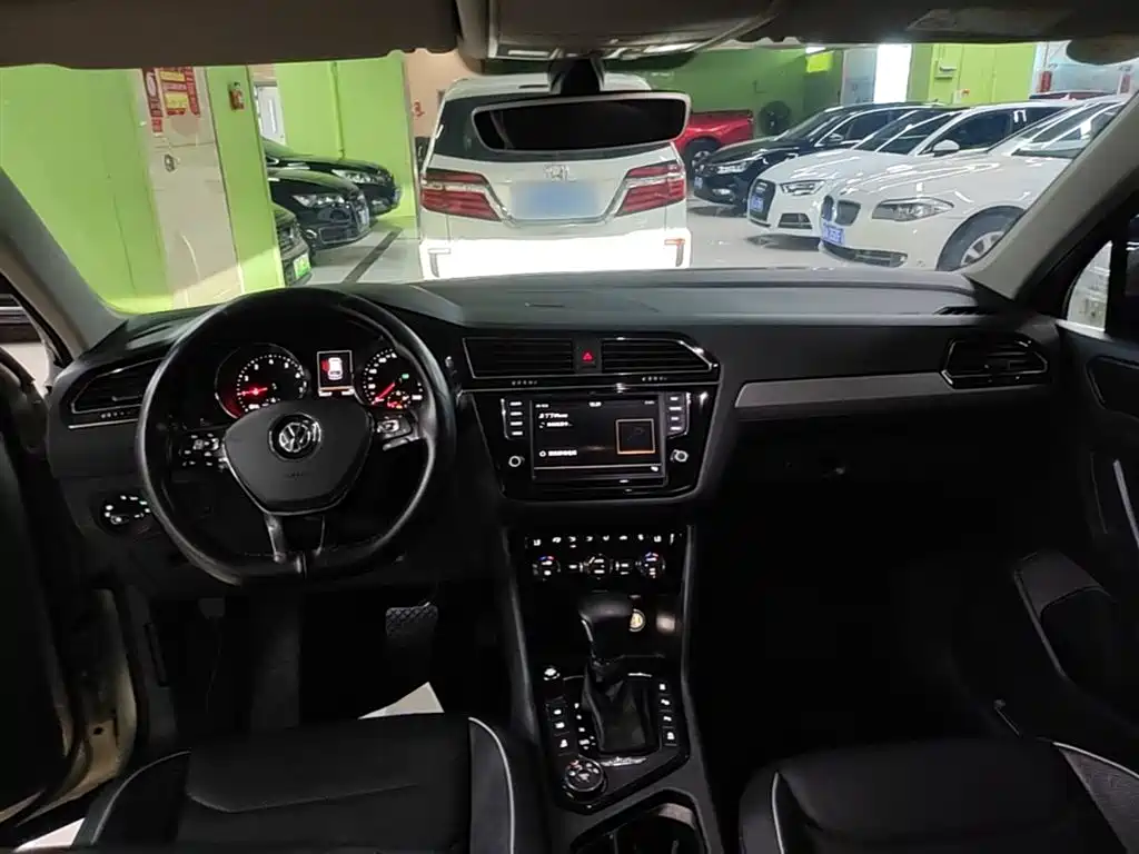 Volkswagen Tiguan L 2018 — фото 10