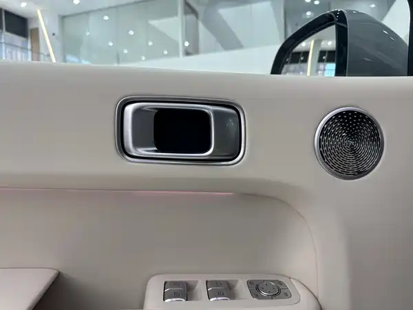 Li Auto L8 2025