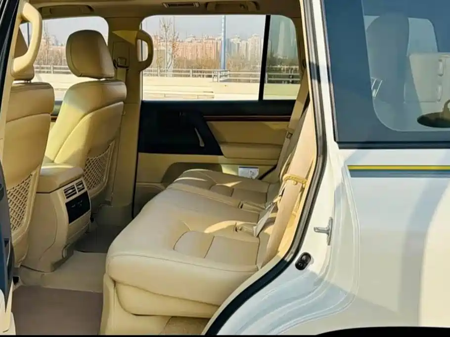 Toyota Land Cruiser 2018 — фото 10