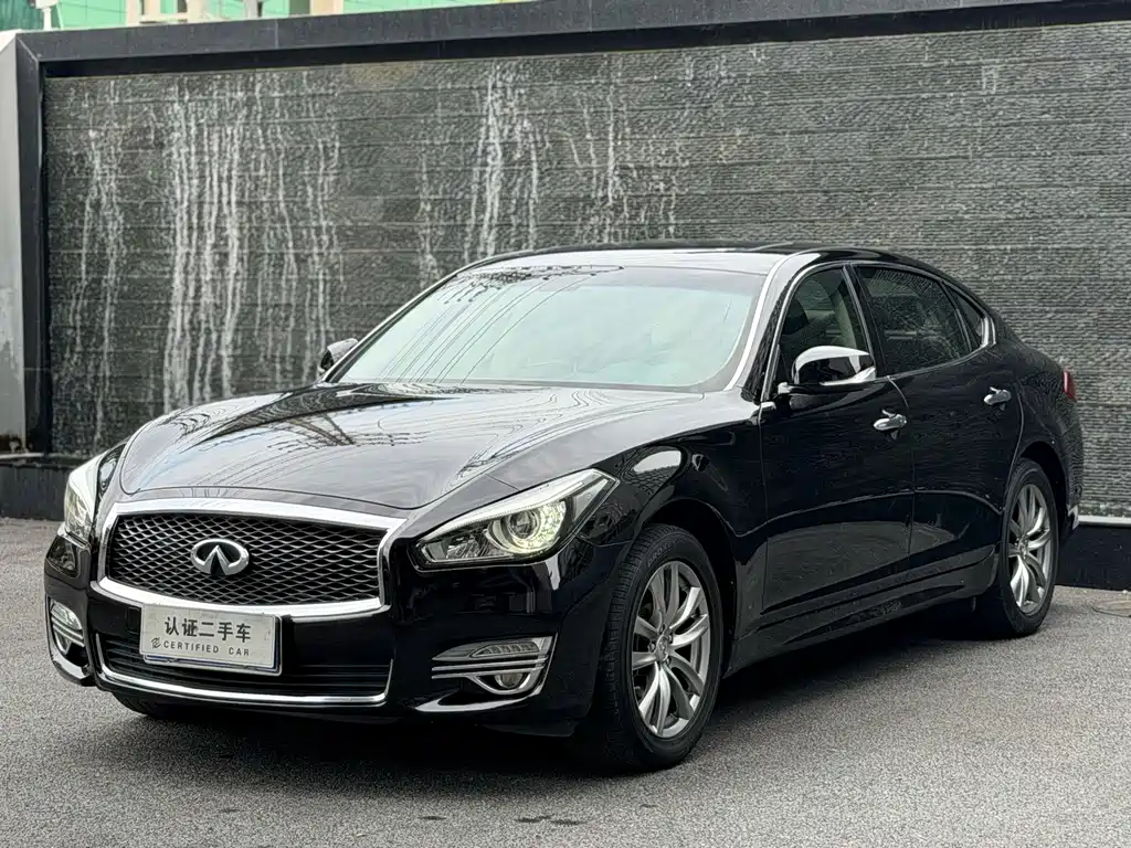 Infiniti Q70 2016 — фото 1