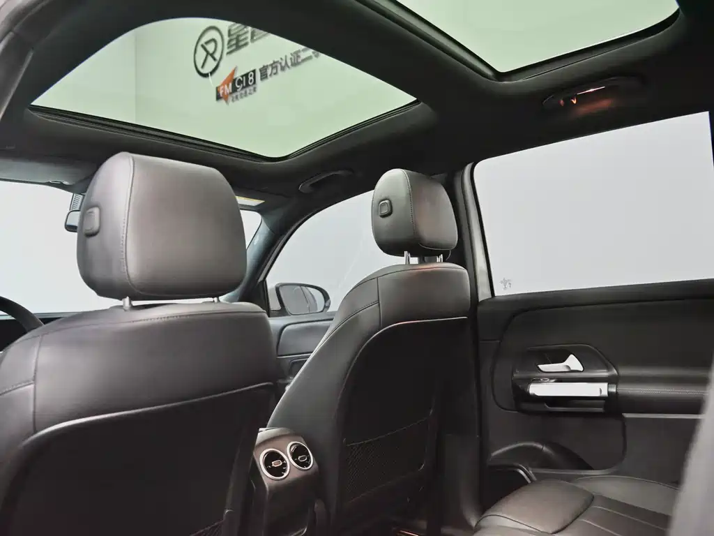 Mercedes-Benz GLB 2023 — фото 13