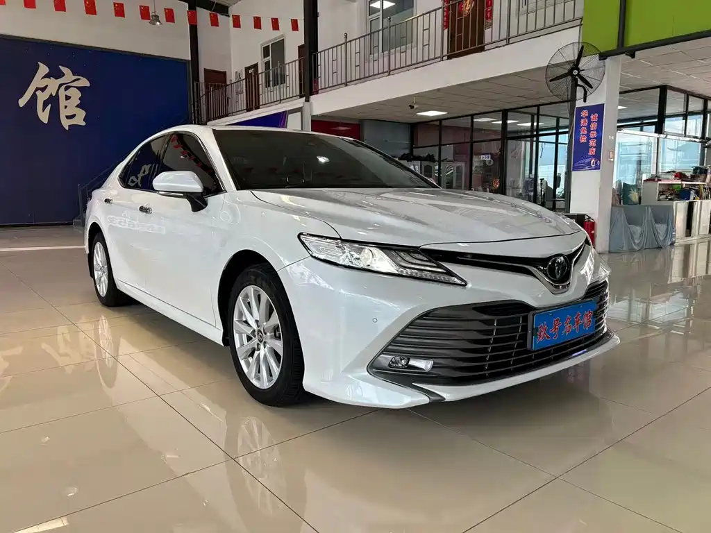 Toyota Camry 2020 — фото 1