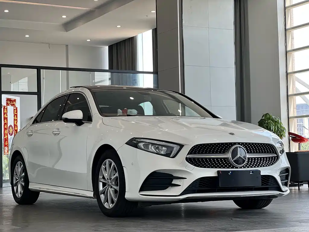 Mercedes-Benz A-Class 2019 — фото 3