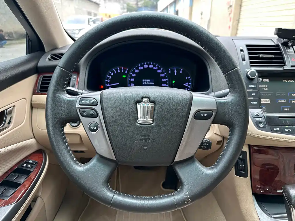 Toyota Crown 2013 — фото 13