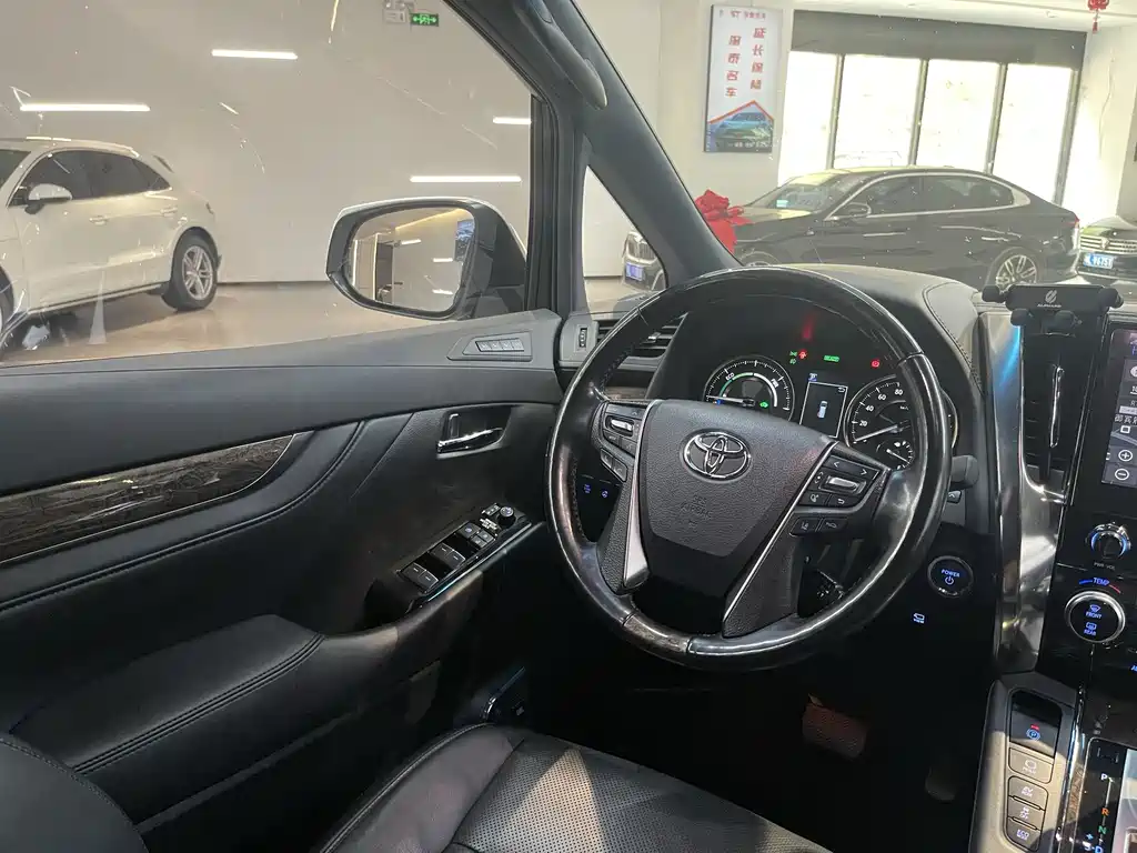 Toyota Alphard 2021 — фото 14