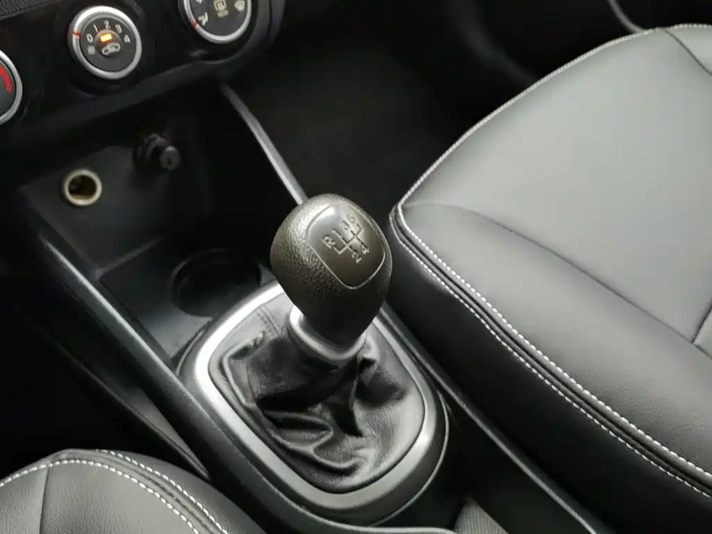 Kia K2 2015 — фото 13