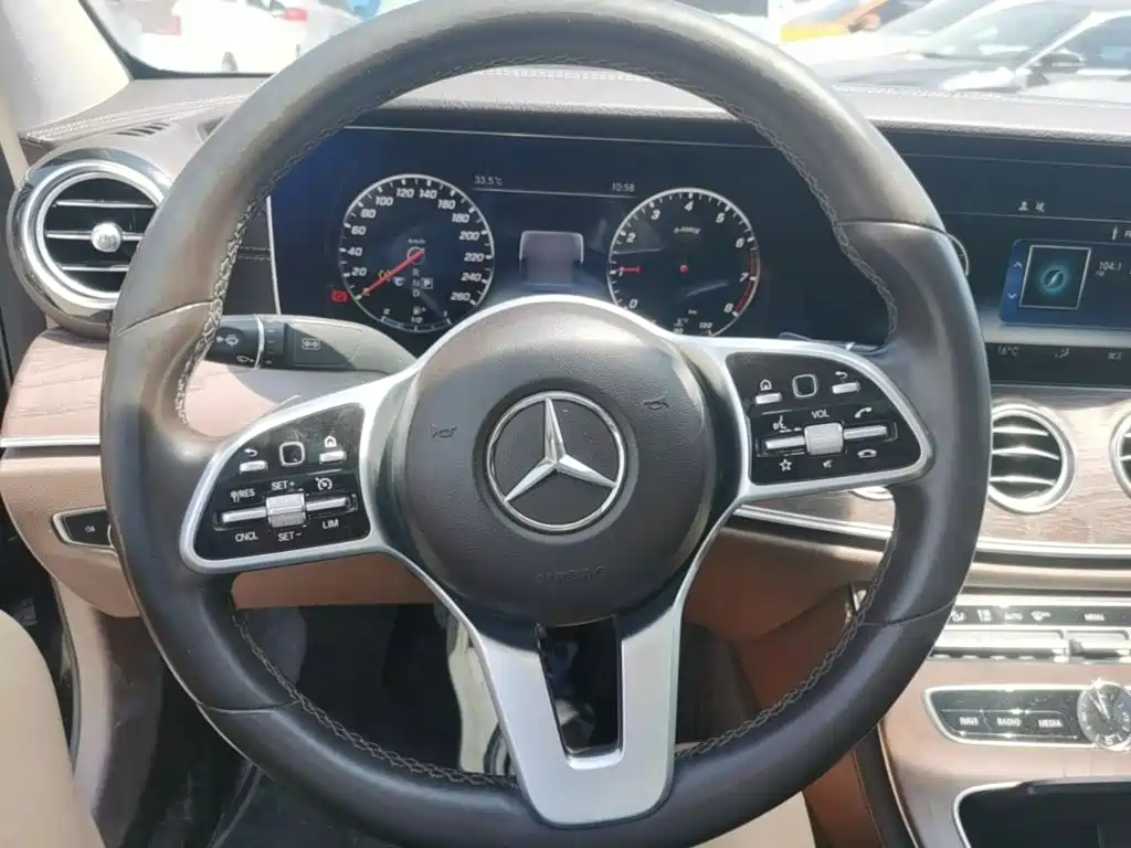 Mercedes-Benz E-Class 2019 — фото 11