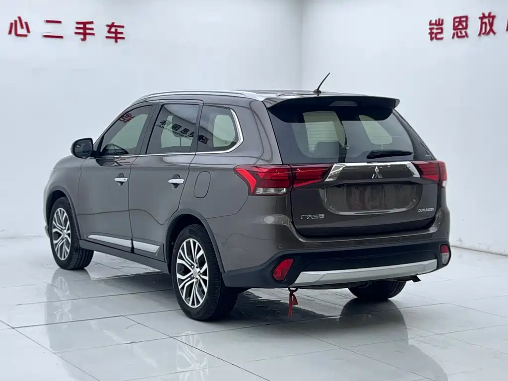 Mitsubishi Outlander 2017 — фото 23