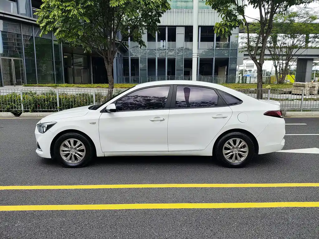 Hyundai Elantra 2018 — фото 8