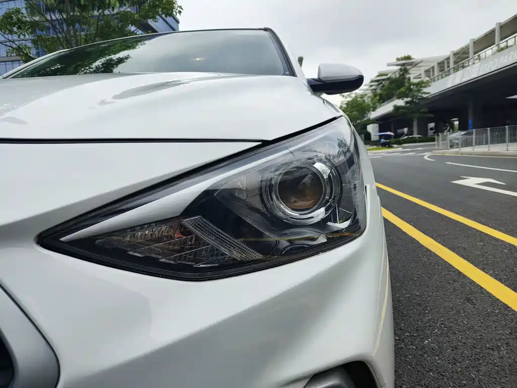 Hyundai Elantra 2018 — фото 17