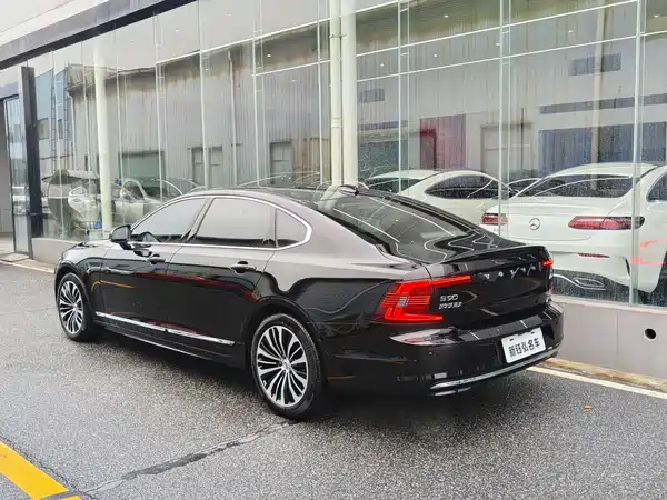 Volvo S90 2025