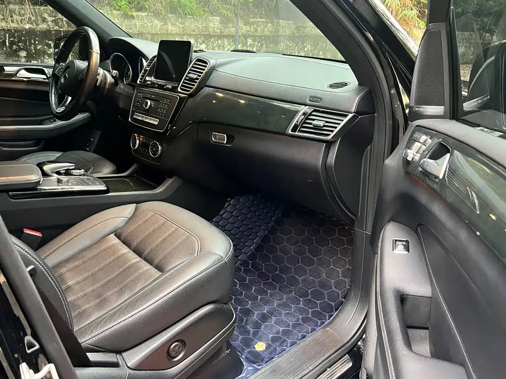 Mercedes-Benz GLS 2017 — фото 15