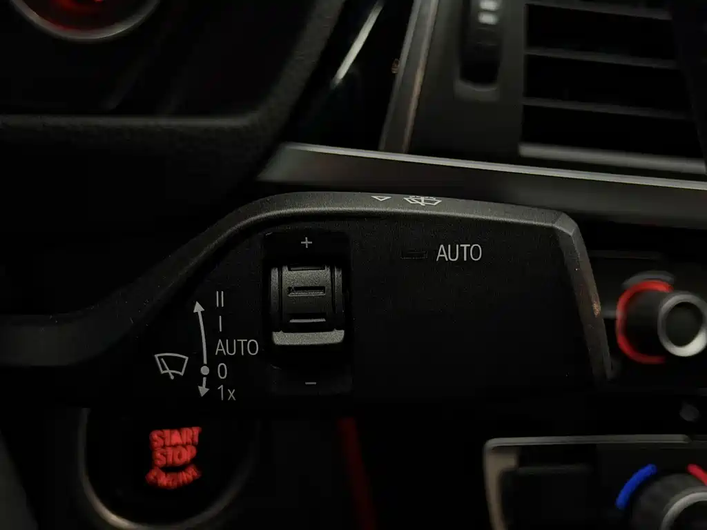 BMW 3 Series 2019 — фото 12