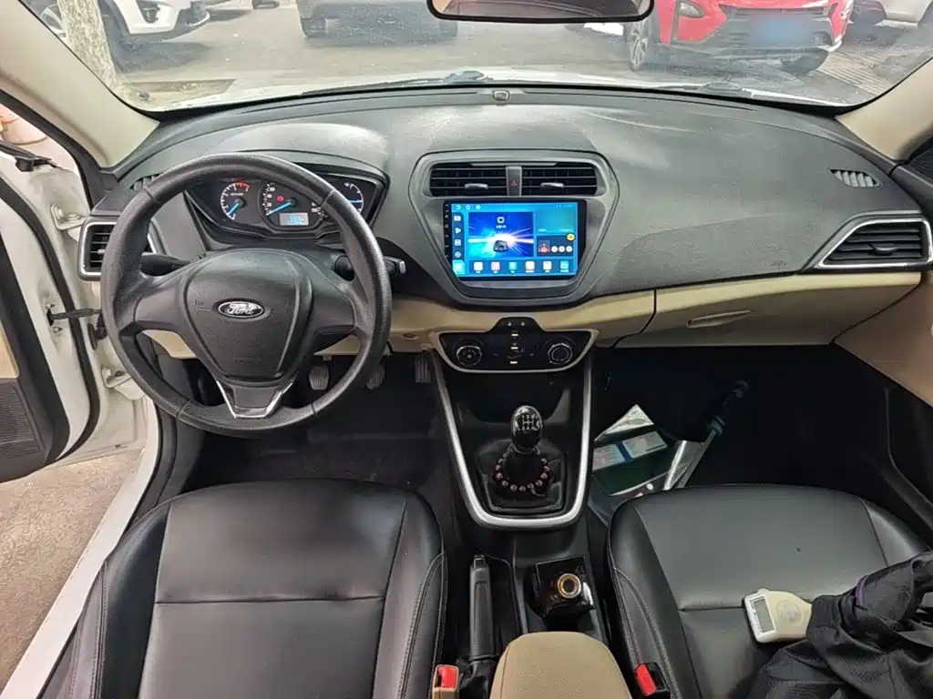 Ford Escort 2018 — фото 10