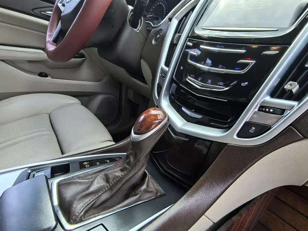 Cadillac SRX 2016 — фото 12