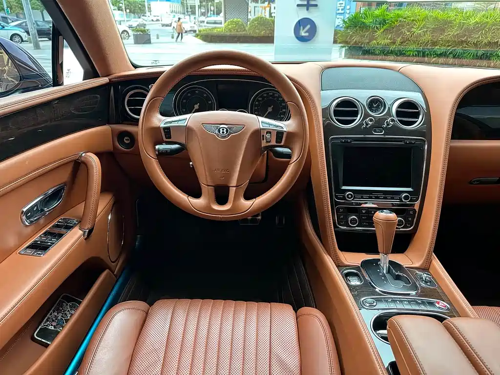 Bentley Flying Spur 2018 — фото 11