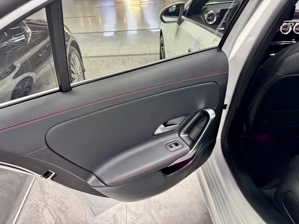 Mercedes-Benz A-Class 2024 — фото 40