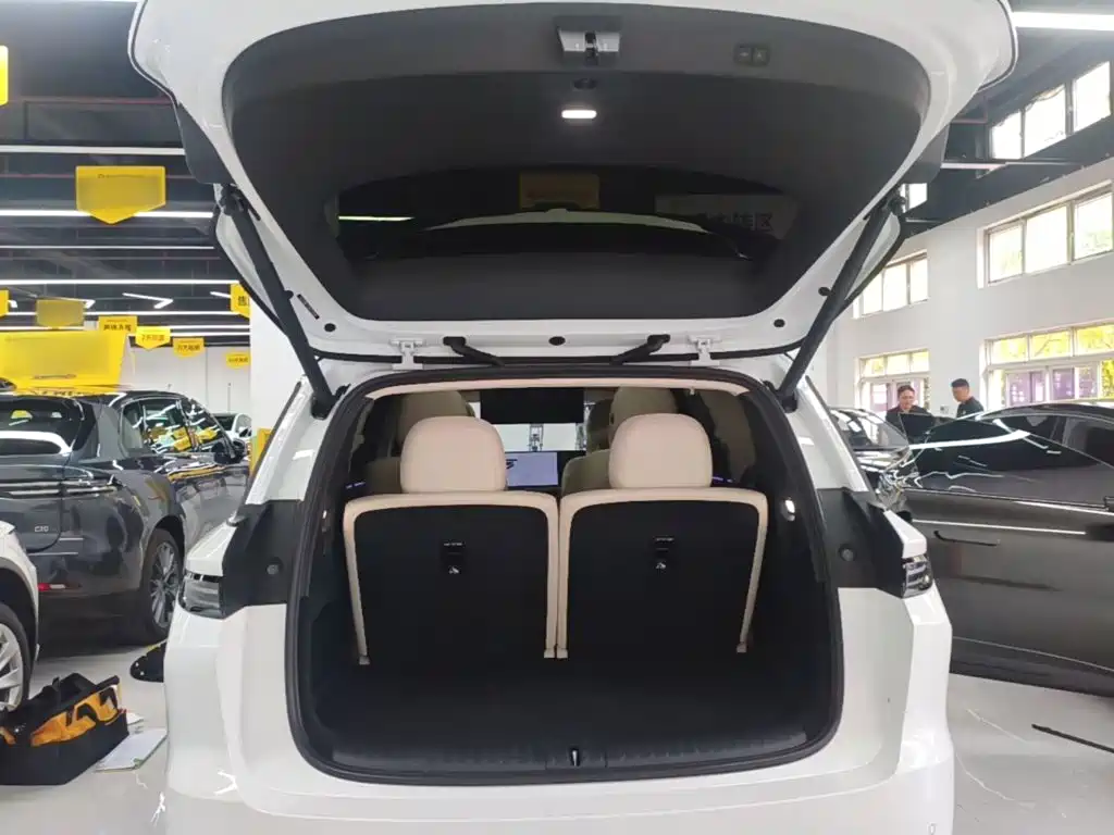 Li Auto i8 2025 — фото 19