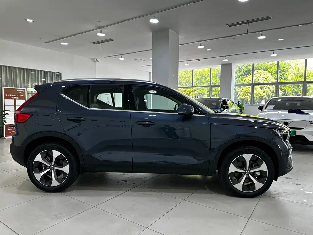 Volvo XC40 — фото 4