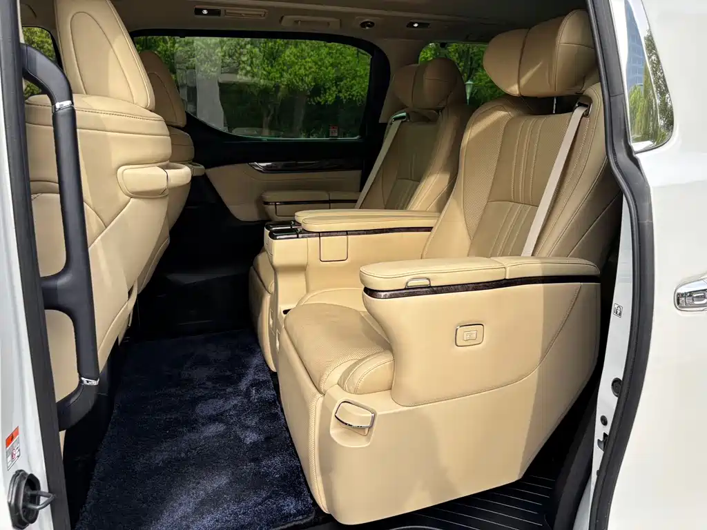 Toyota Vellfire 2023 — фото 8