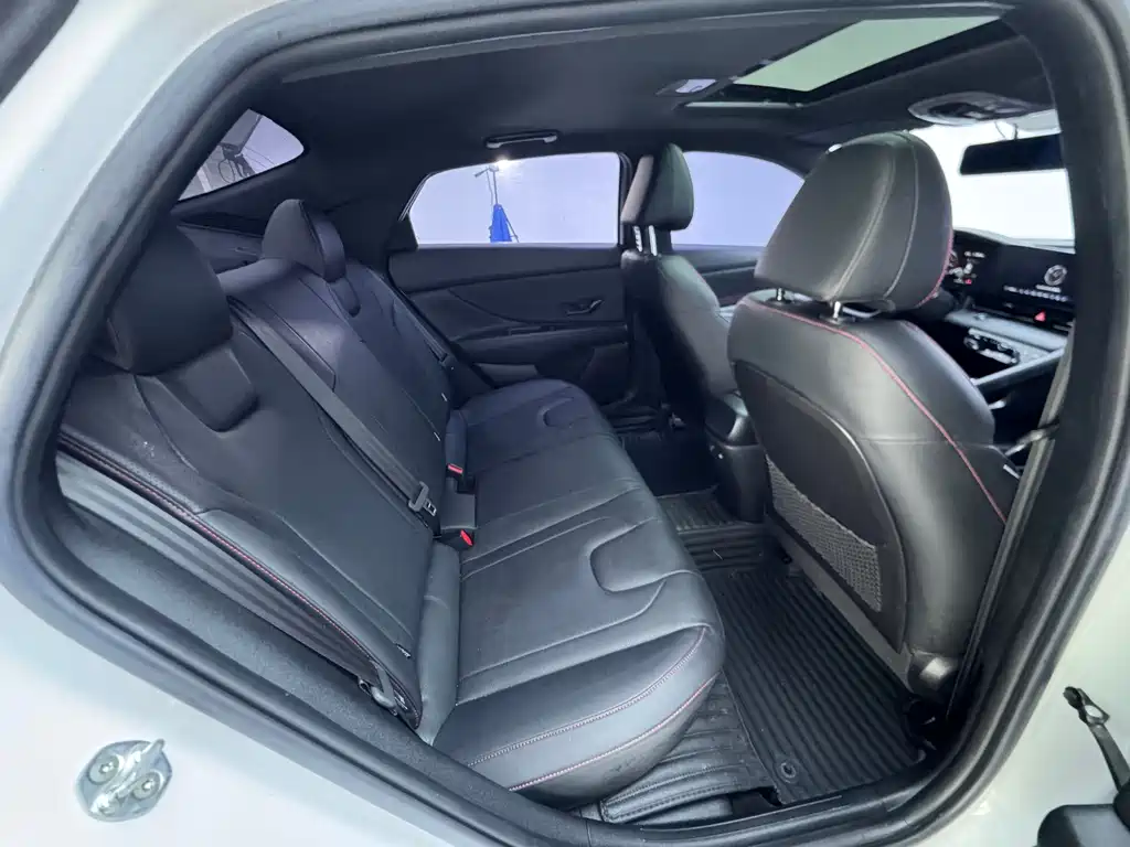 Hyundai Elantra 2022 — фото 20