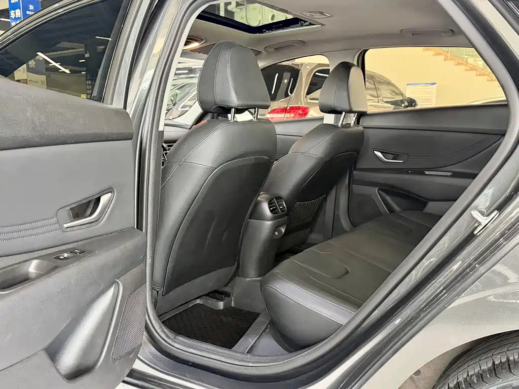 Hyundai Elantra 2023