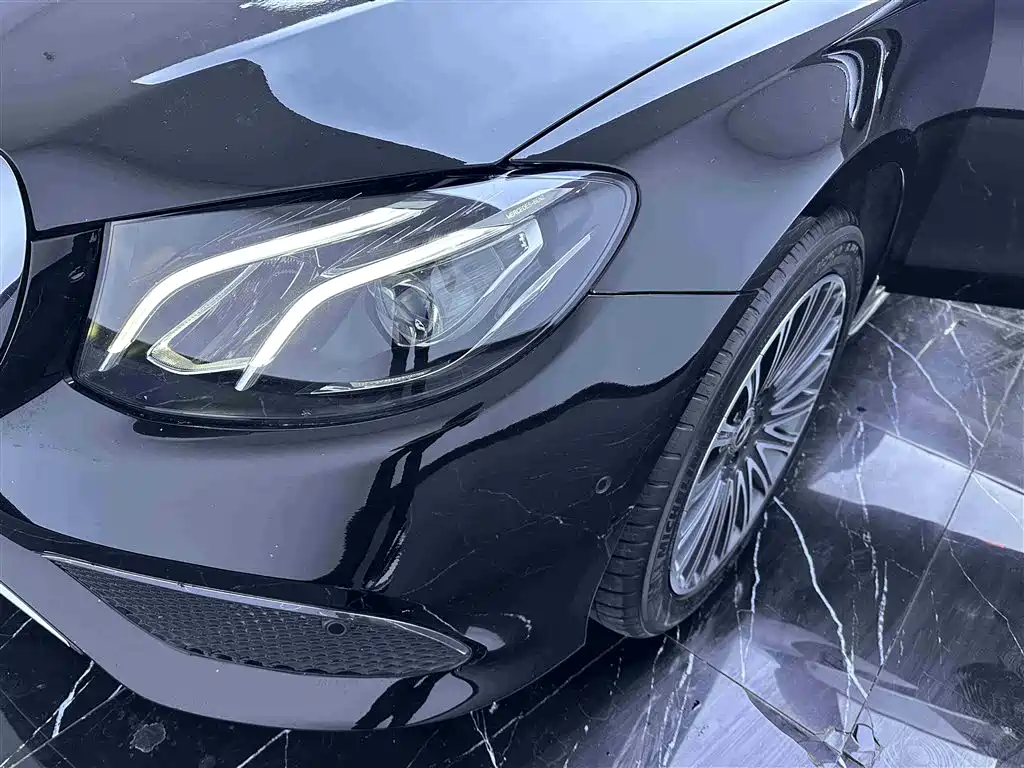 Mercedes-Benz E-Class 2019 — фото 19
