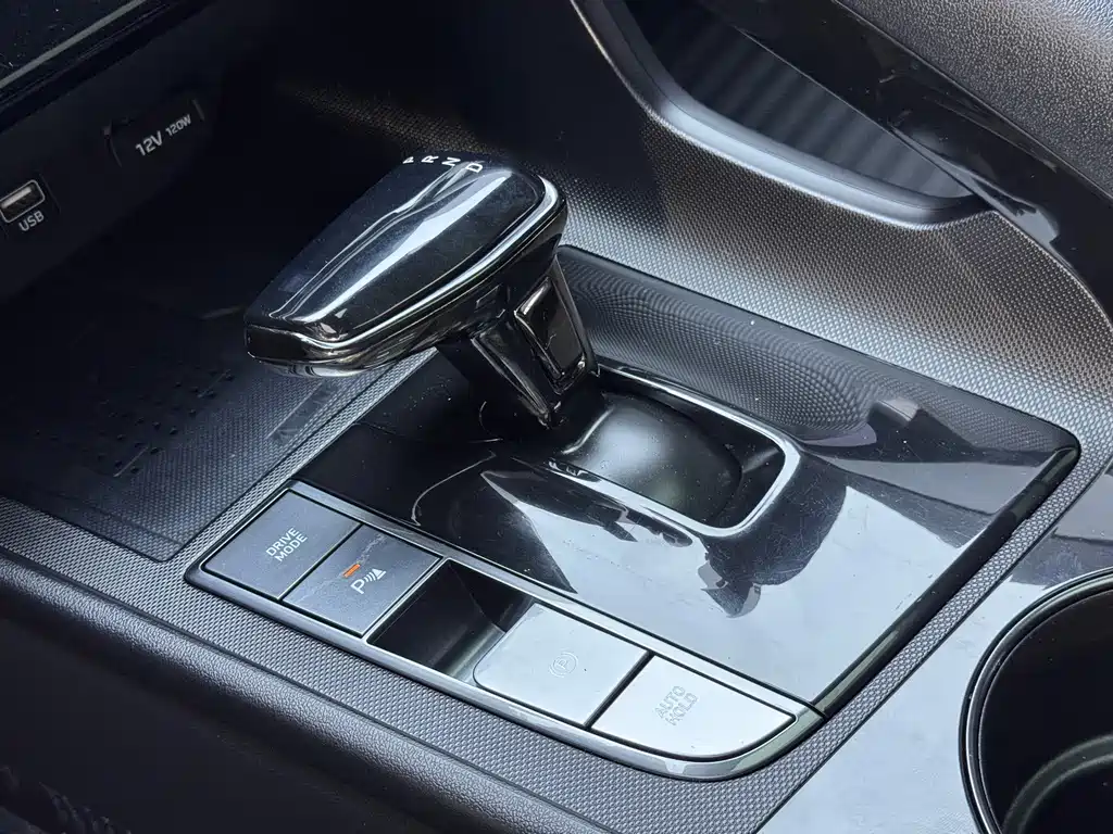 Hyundai Elantra 2022 — фото 13