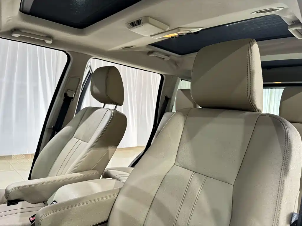 Land Rover Discovery 2013 — фото 15