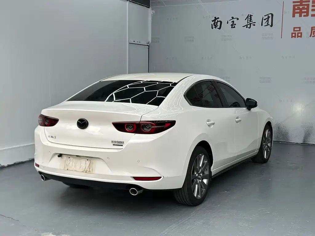 Mazda 3 Axela 2022 — фото 14